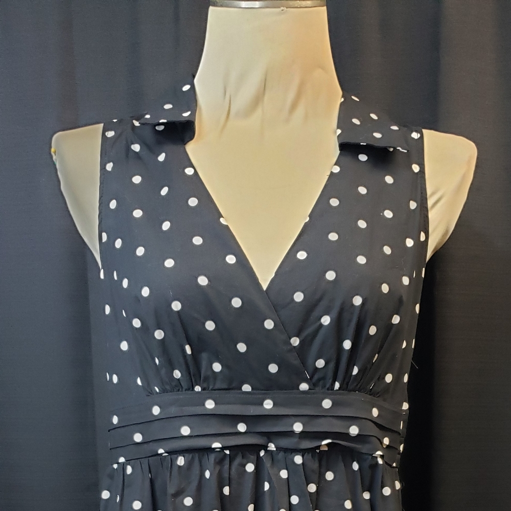 Polka-dot pinup